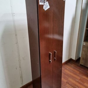 Placard de Madera con Dos Puertas y Estantes Interiores - imagen 3