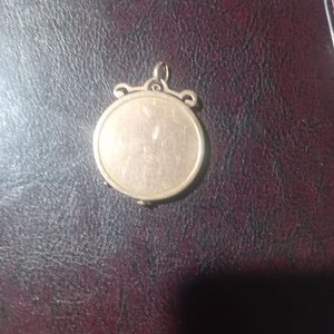 Lote de Piezas de Oro y Enchapados: Dijes, Gemelos y Aro - imagen 8