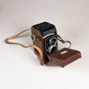 Cámara Fotográfica Antigua Rolleicord con Estuche de Cuero - imagen 2