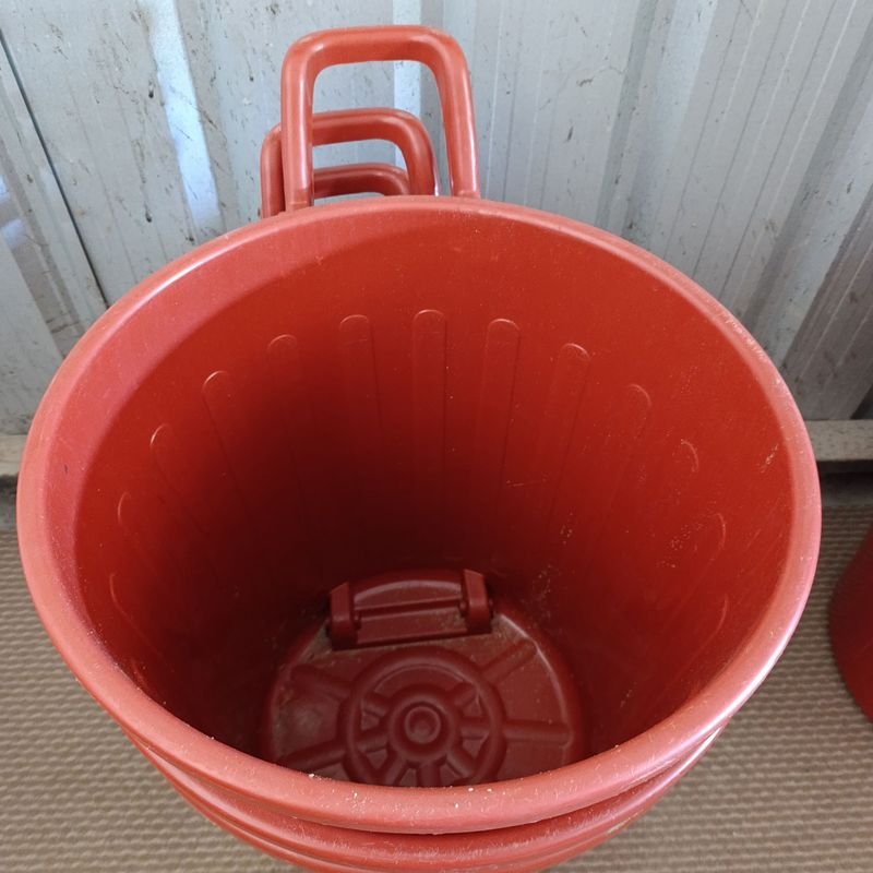 Cesto de basura con asa y ruedas. 100 litros. - imagen 5