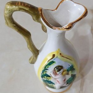 Jarrita de Porcelana Capodimonte con Querubines y Asa Dorada - imagen 4