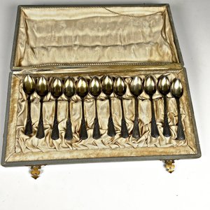 Estuche con 12 Cucharitas de Té Metálicas Estilo Art Decó - imagen 2