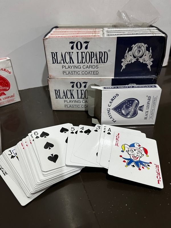 Paquetes de Naipes de 12 Mazos Cada Uno - imagen 2