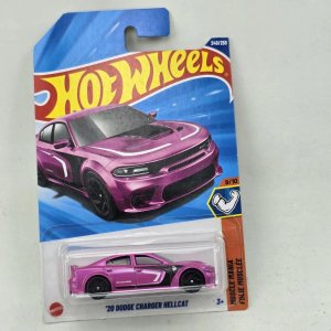 Lote anterior: Hot Wheels Dodge Charger Hellcat Rosa Metalizado