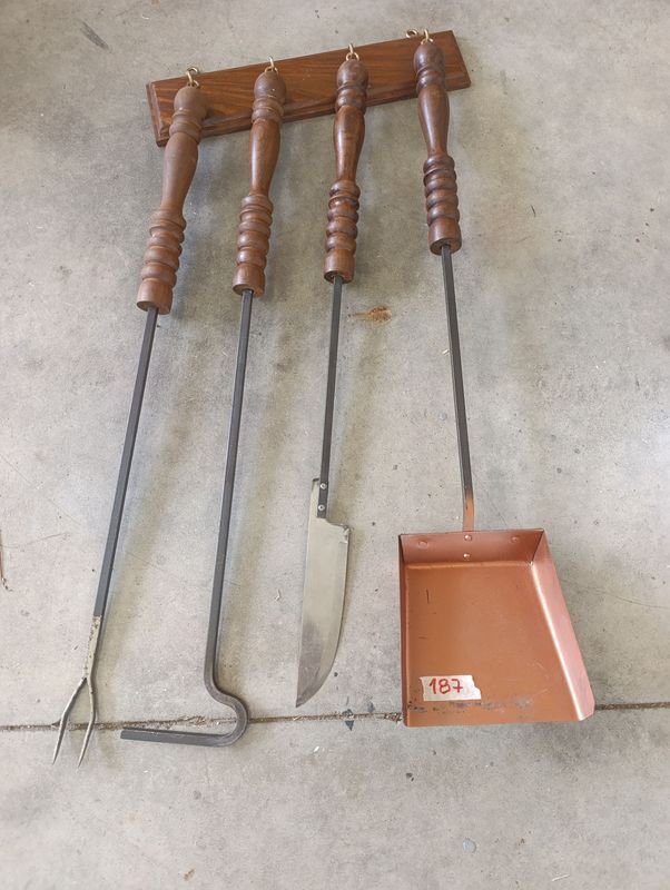 Lote siguiente: Set de herramientas para parrilla y chimenea