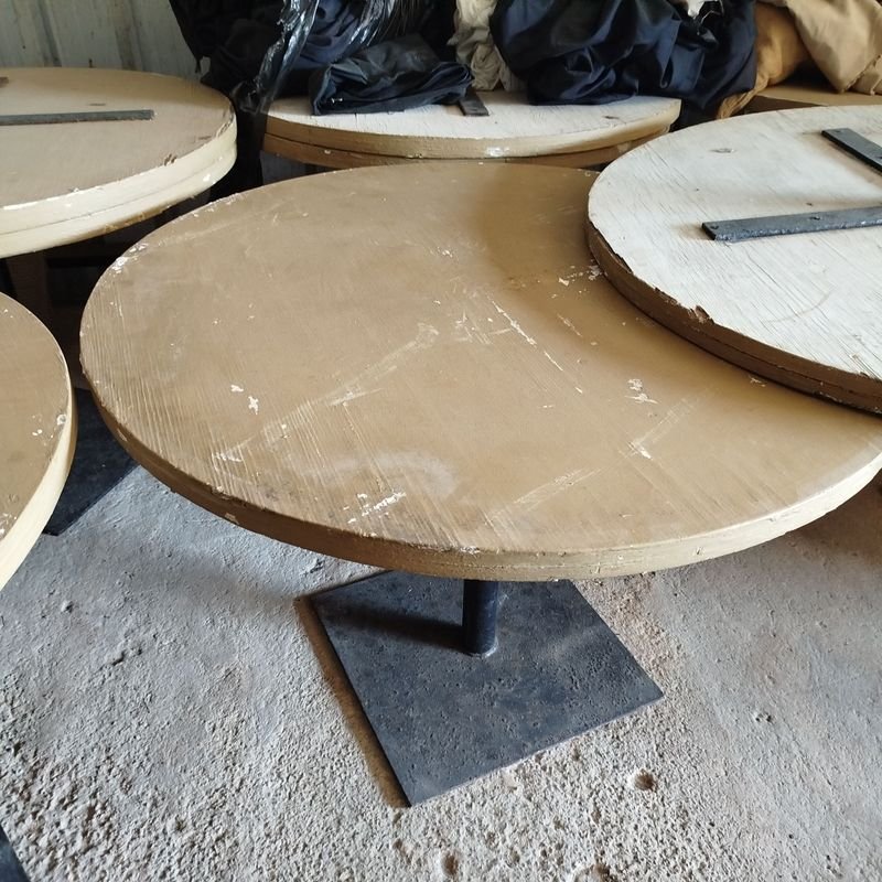 Muebles de Mesa y Sillas en Buena Condición - imagen 4