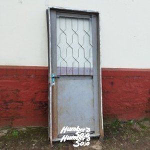 Puerta de Chapa con Marco y Vidrio - imagen 2
