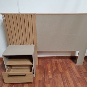 L 973 - Moderno respaldo para cama de una plaza en tonos neutros con mesa de luz con cajón (Respaldo 172x46x118cm) - imagen 2