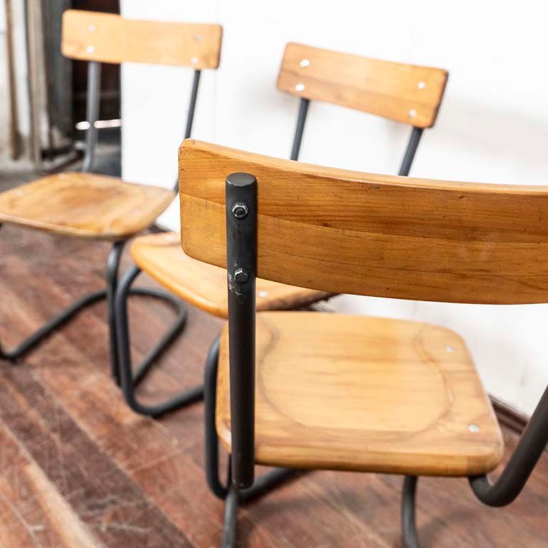 Sillas de madera con estructuras metálicas - imagen 3
