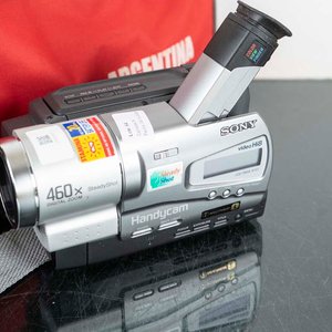 Videocámara Sony Handycam CCD-TR818 con Accesorios y Bolso - imagen 2