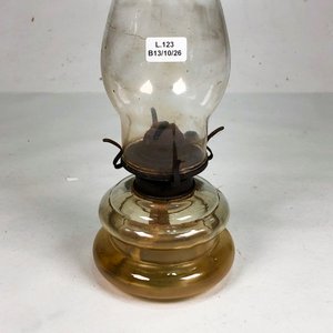 Farol a Kerosene con Fanal Hialino y Base Amarillenta - imagen 4