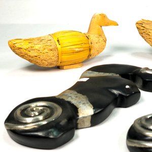 Lote de 4 Figuras: 2 Patos de Madera y 2 Caballos de Yeso - imagen 3