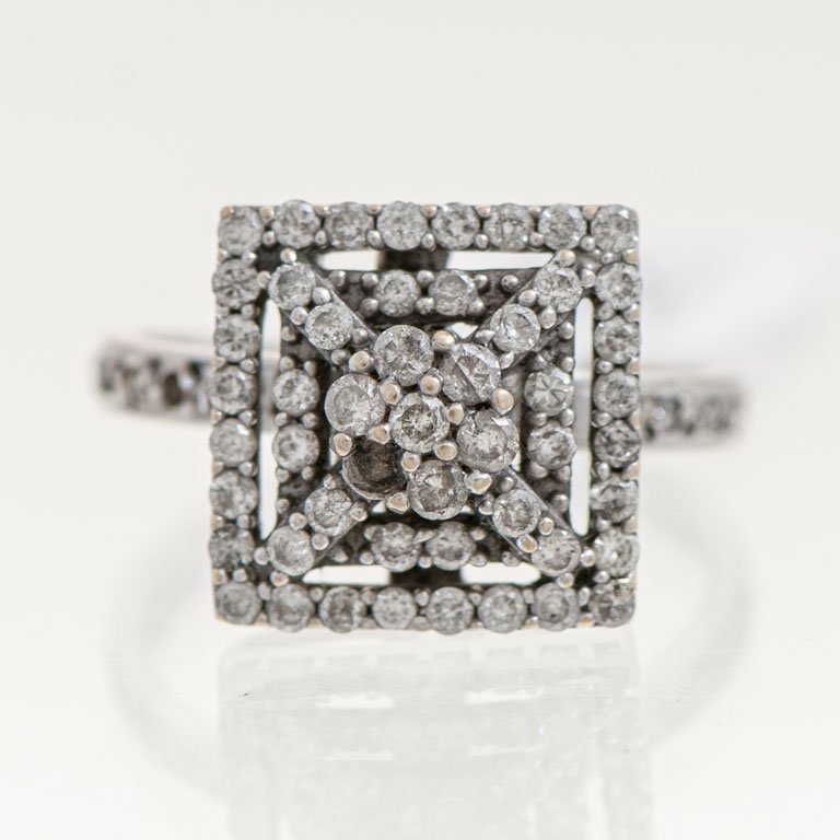 Lote siguiente: Anillo de oro con brillantes