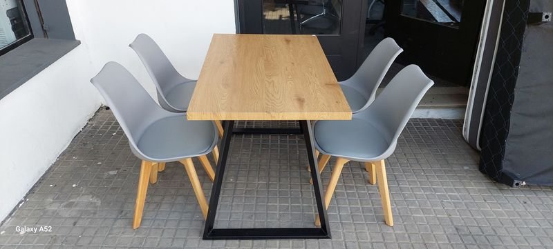 Juego de comedor mesa y sillas en muy buen estado - imagen 1