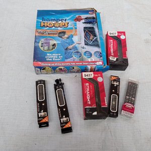 Siete piezas: control universal +2 micrófonos + 3 palos de selfie + aro de basket para ropa sucia. - imagen 2