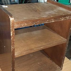 Lote anterior: Mesa Auxiliar de Madera con Dos Estantes
