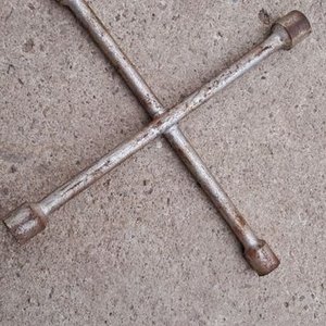 Llave Cruz para Ruedas de Auto - imagen 3
