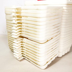 Veinte Botiquines Plásticos Blancos con Tapa Roja - imagen 3