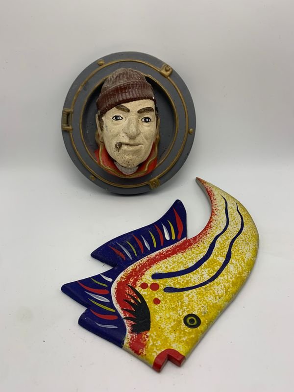 Lote siguiente: Adornos artesanías en madera y yeso