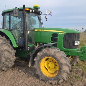 Tractor John Deere 6135J Usado - imagen 2