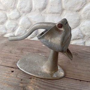 Antiguo Exprimidor de Jugo de Carne en Aluminio - imagen 3