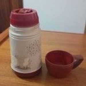 Botella de Agua Tupperware Morada y Termo Aladin con Taza - imagen 3