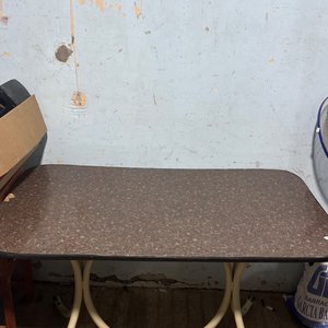 Lote siguiente: Mesa Rectangular con Patas Metálicas Curvas