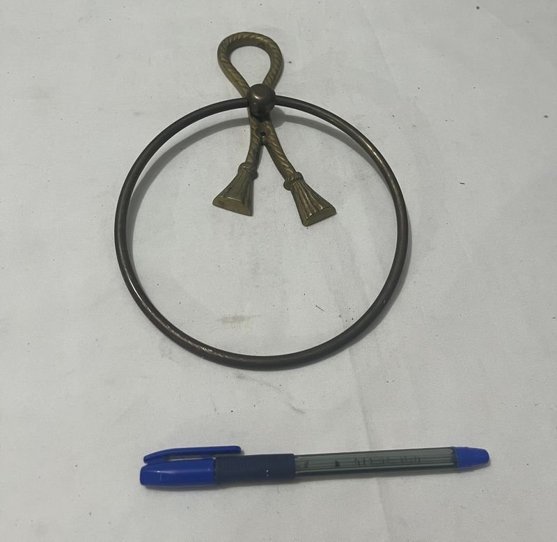 Lote anterior: Anillo de bronce con detalles intrincados