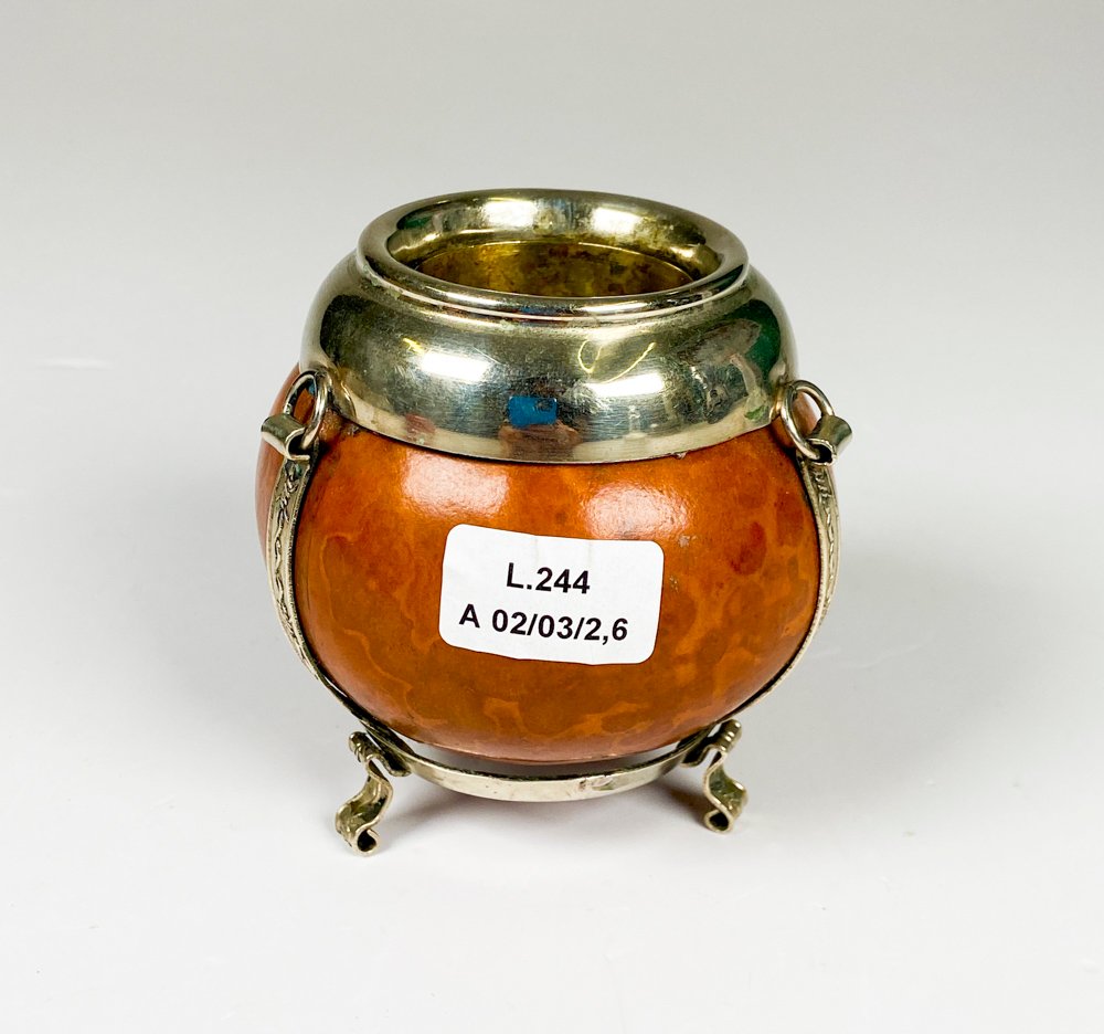 Lote anterior: Mate con virola y soporte de metal, altura 9 cm
