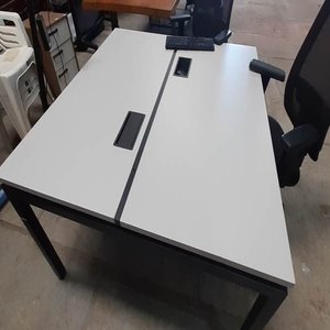 Lote anterior: Mesa de trabajo doble blanca y negra