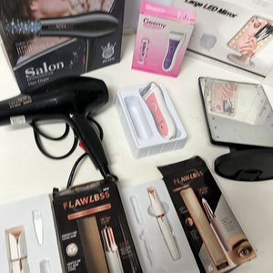 Lote de 5 Artículos de Cuidado Personal: Secador, Depiladoras y Espejo con Luz - imagen 6