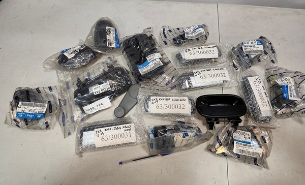 Lote de 17 Manijas de Puerta para Hyundai, Mitsubishi y Electra