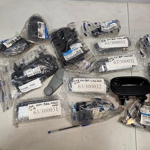 Lote siguiente: Lote de 17 Manijas de Puerta para Hyundai, Mitsubishi y Electra
