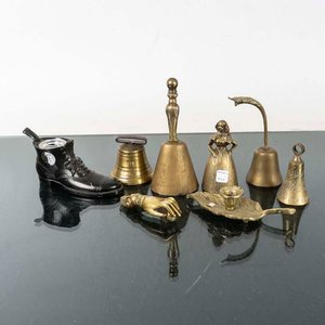 Lote anterior: Lote de Piezas de Bronce: Candelero, Campanas y Figura
