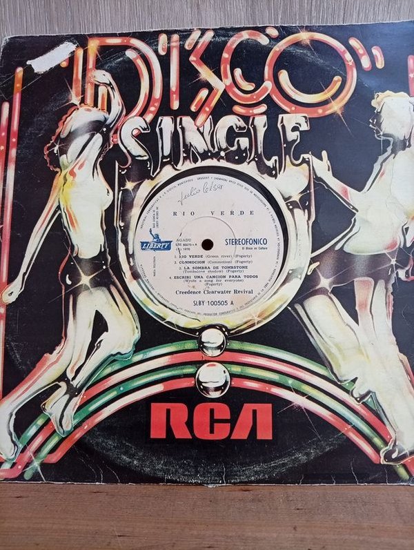 185) Disco LP  ( Creedence Clewater Revival) Rio Verde ( Green River ) Sobre Generico  1970 Industria Uruguaya
