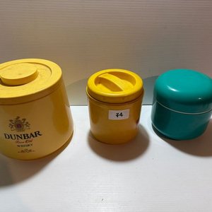 Lote siguiente: Lote de 3 Hieleras de Plástico en Diferentes Tamaños y Colores