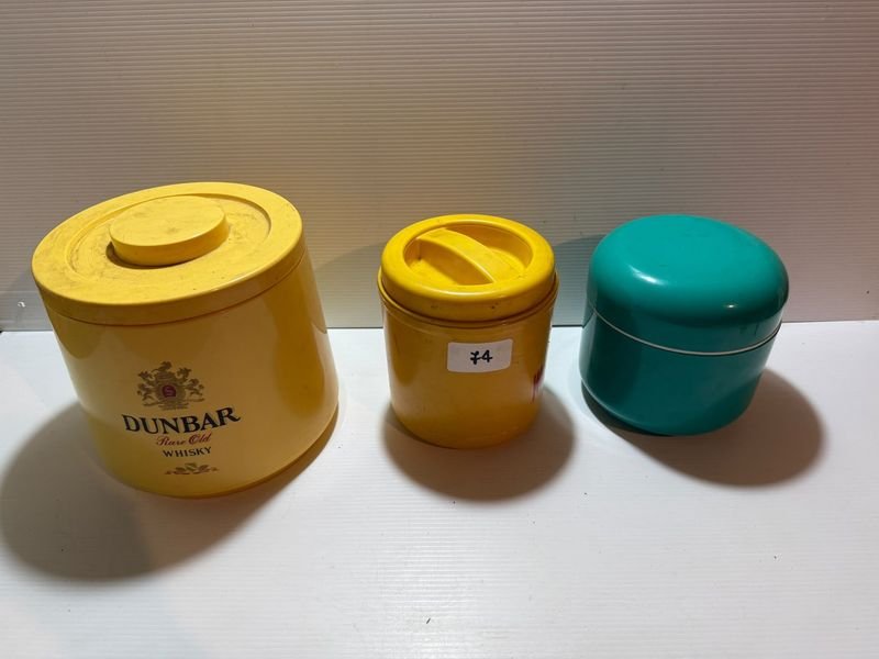 Lote de 3 Hieleras de Plástico en Diferentes Tamaños y Colores