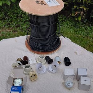 Rollo de Cable Coaxial y Accesorios Eléctricos Varios - imagen 1