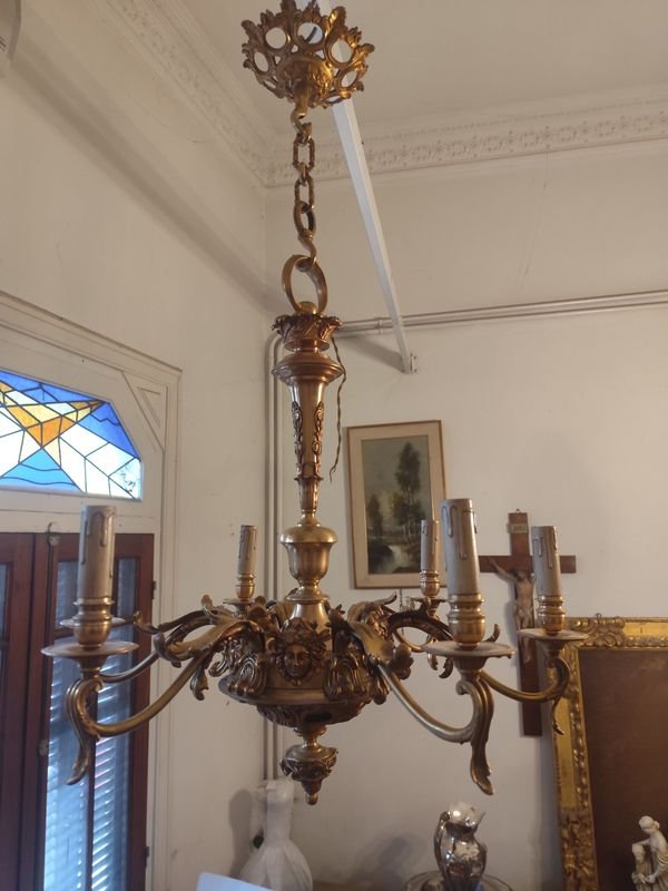 Araña de Bronce Estilo Imperio con Broncería Detallada