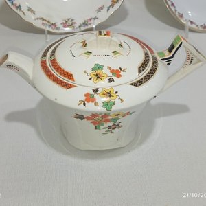 Lote de Loza y Porcelana Inglesa: Tetera, Compotera, Fuente Ovalada y Frutera - imagen 4