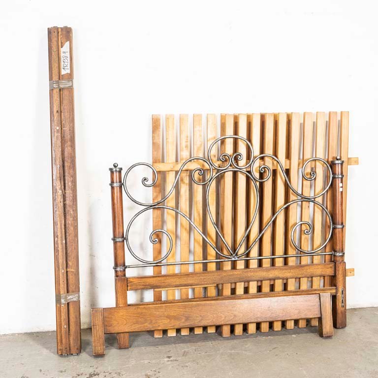 Cama de dos plazas rústica de madera y metal