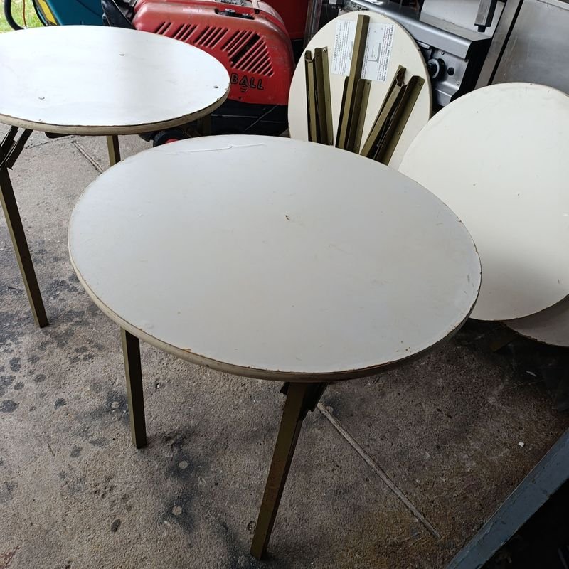 Mesa para eventos con patas de hierro plegables y tapa en MDF - imagen 2