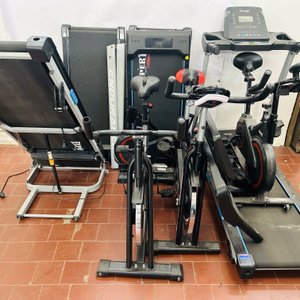 Lote de Caminadoras y Bicicletas de Gimnasio con Detalles - imagen 2