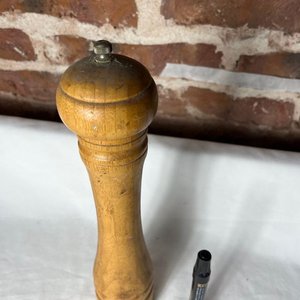 Pimentero de Madera Grande con Mecanismo Metálico - imagen 3