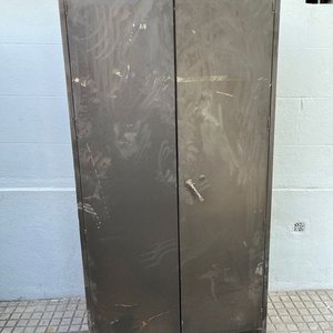 Lote anterior: Armario Metálico de 2 Puertas con Estantes Color Gris