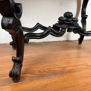 Mesa Victoriana Tallada con Tapa de Mármol Biselado - imagen 6