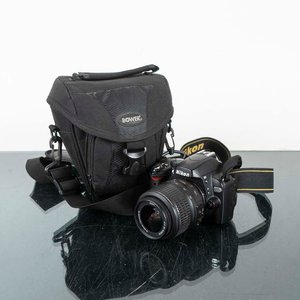 Lote siguiente: Cámara Digital Nikon D40X con Estuche