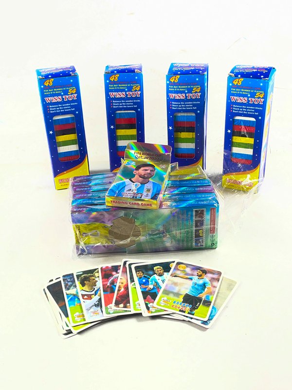 Lote de Cartas Coleccionables FIFA World Cup Qatar 2022 y Bloques de Construcción