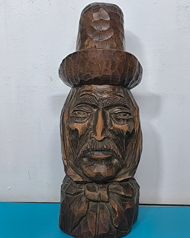 Lote siguiente: Escultura en madera de nogal 'Gaucho' de Claro Antonio Salvay