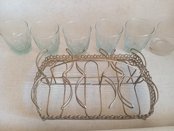 Soporte metálico para vasos con diseño único - imagen 4